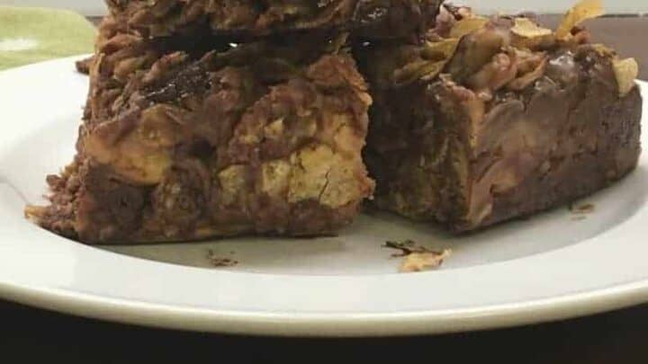No Bake Chocolate and Peanut Butter Corn Flake Squares make a great holiday party treat, a filling after supper dessert, or a fun gift for teachers and neighbors. And, it's cheap and easy!