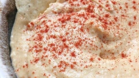 Hummus recipes are easy to make, and are versatile. Garbanzo beans (chickpeas) make up most of the recipe.