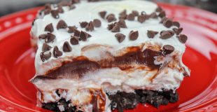 Picture of chocolate lasagna on a plate.
