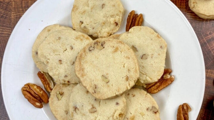Pecan sandies on a plate.