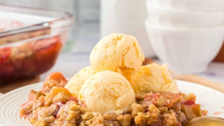 Image for Strawberry Rhubarb Crisp (Quick And Easy!)