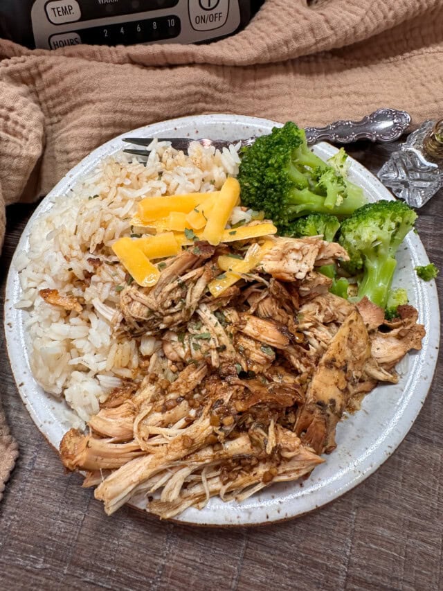 5-Ingredient Slow Cooker Balsamic Chicken - Back To My Southern Roots